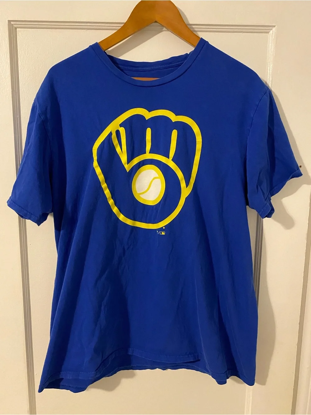 Milwaukee Brewers Men’s XL T-shirt - Picture 1 of 6